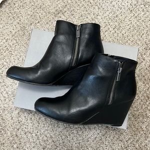 Reaction Kenneth Cole Wedge Booties